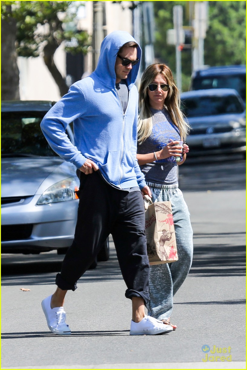 ashley tisdale trader joes chris french 19