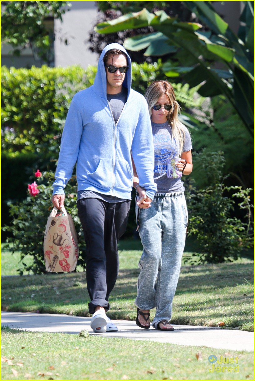 ashley tisdale trader joes chris french 20