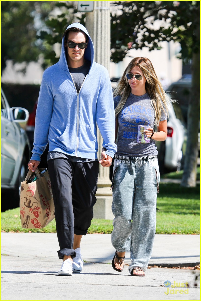 ashley tisdale trader joes chris french 22