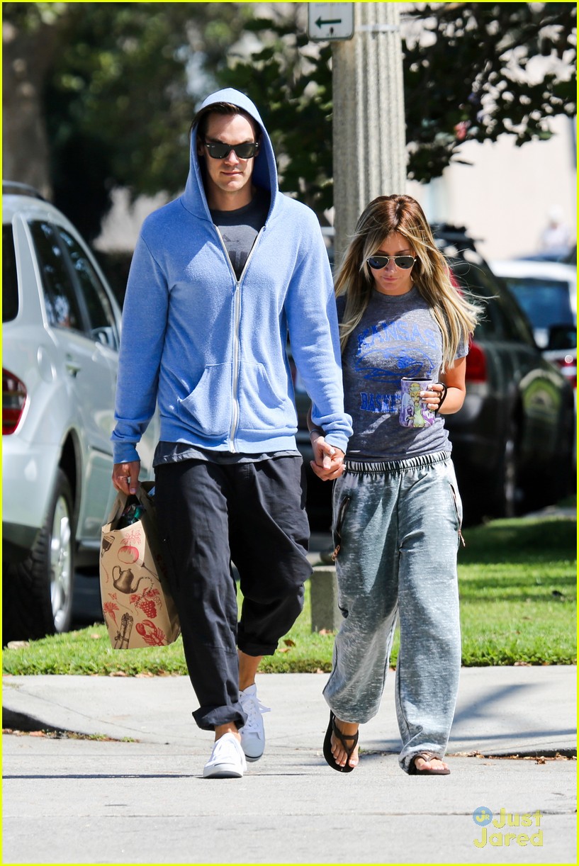 ashley tisdale trader joes chris french 29