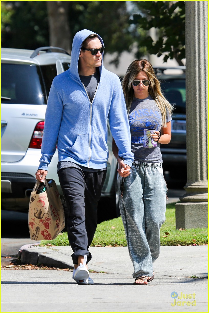 ashley tisdale trader joes chris french 32