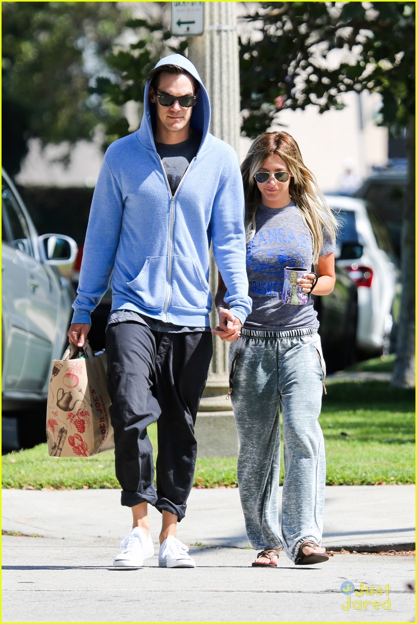 ashley tisdale trader joes chris french 34