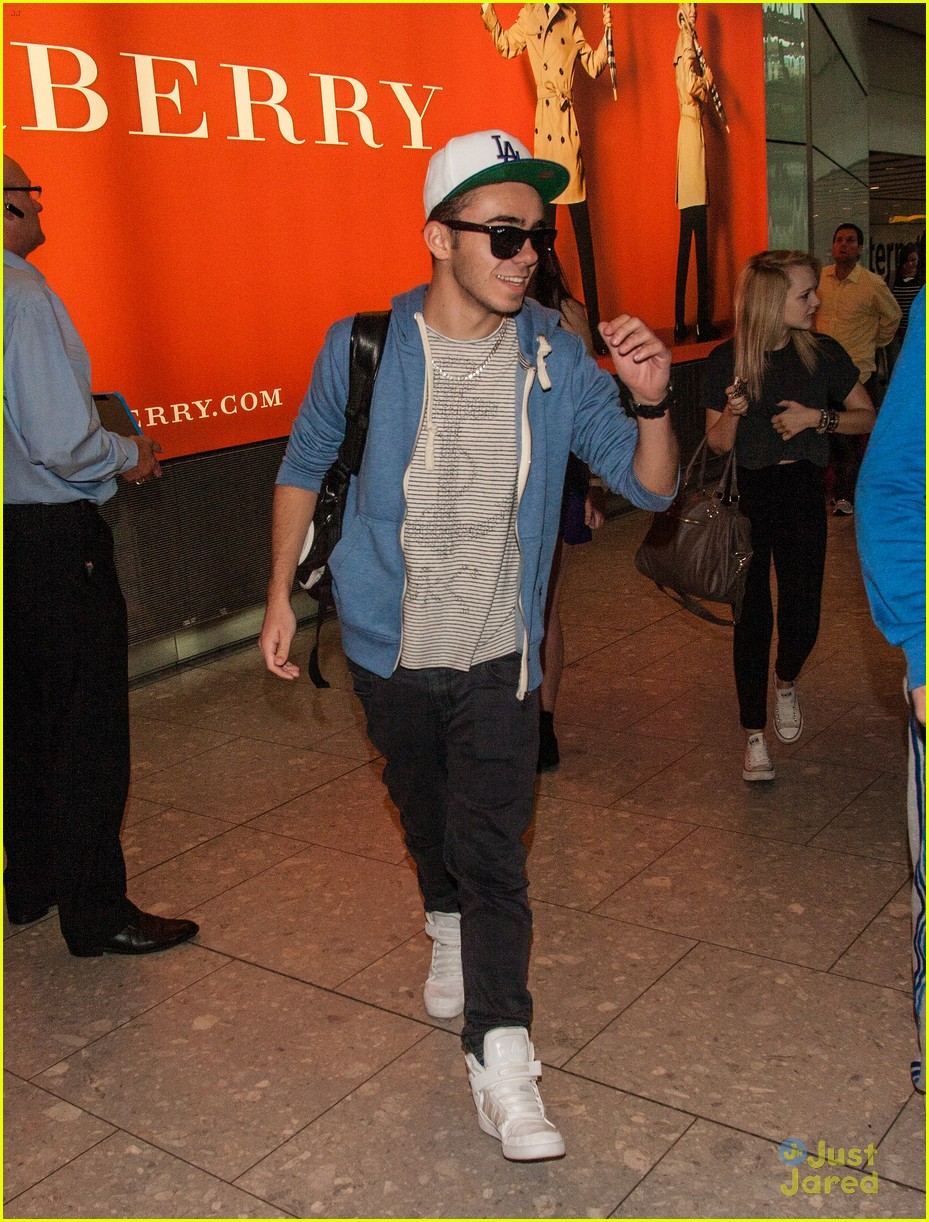 the wanted bbc radio one stop after airport arrival 01