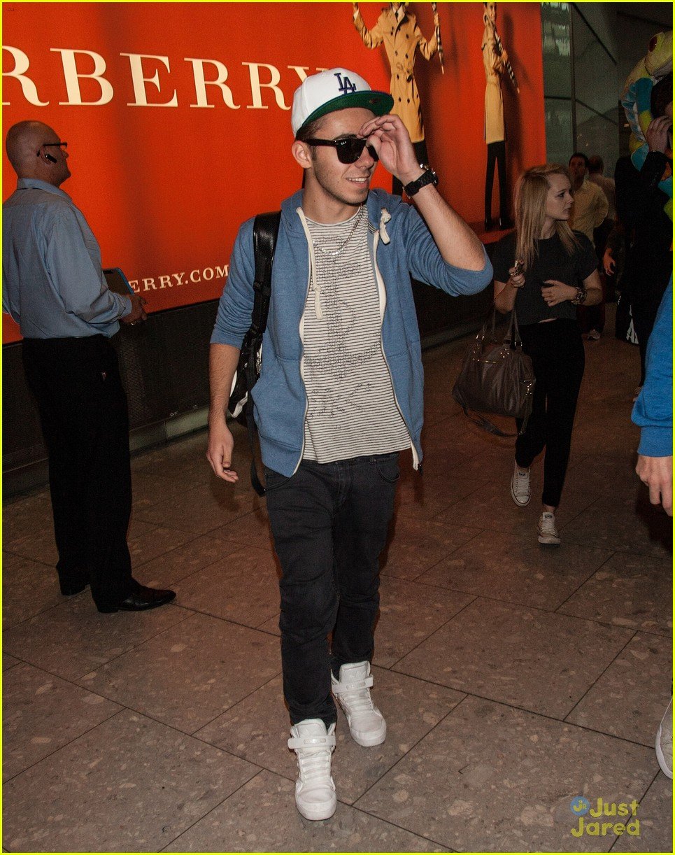 the wanted bbc radio one stop after airport arrival 06