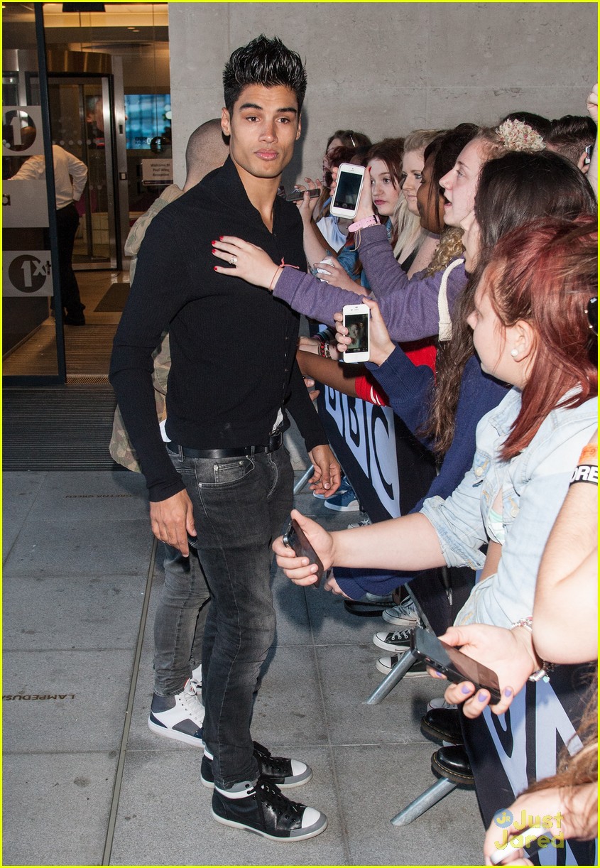 the wanted bbc radio one stop after airport arrival 21
