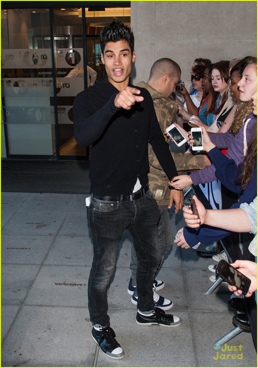 the wanted bbc radio one stop after airport arrival 22