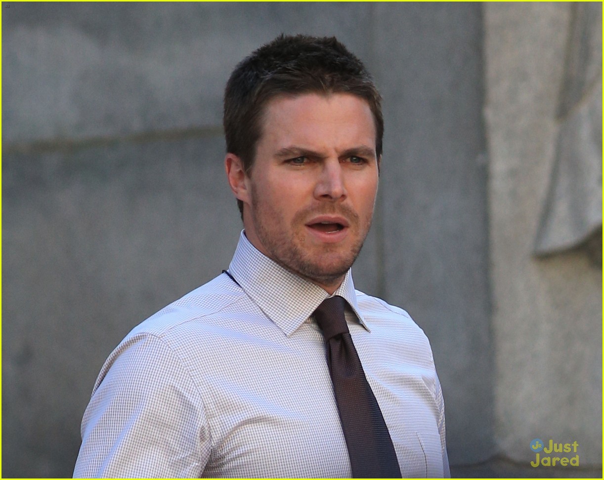 stephen amell suits up for arrow 02
