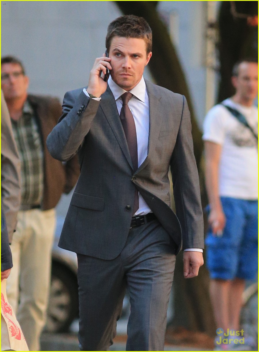 stephen amell suits up for arrow 04