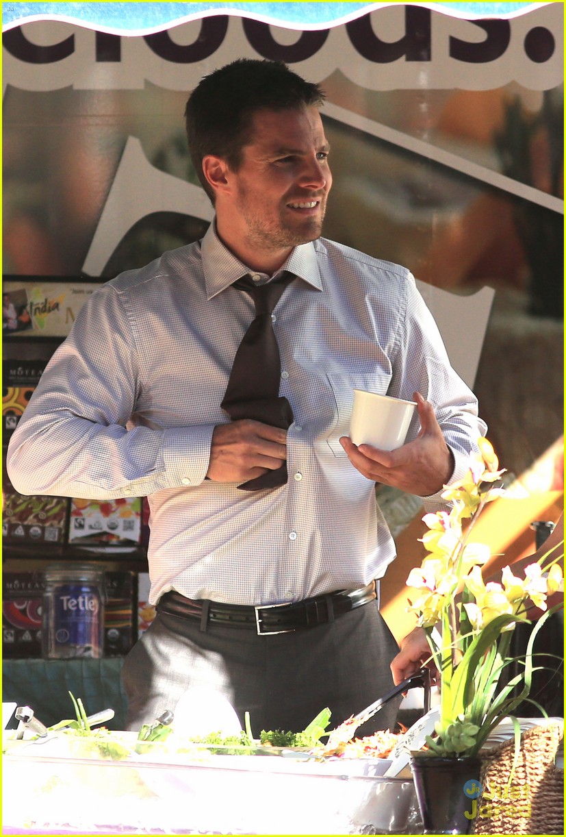 stephen amell suits up for arrow 07