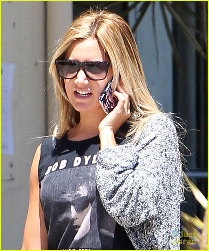 ashley tisdale im so excited for shark week 02