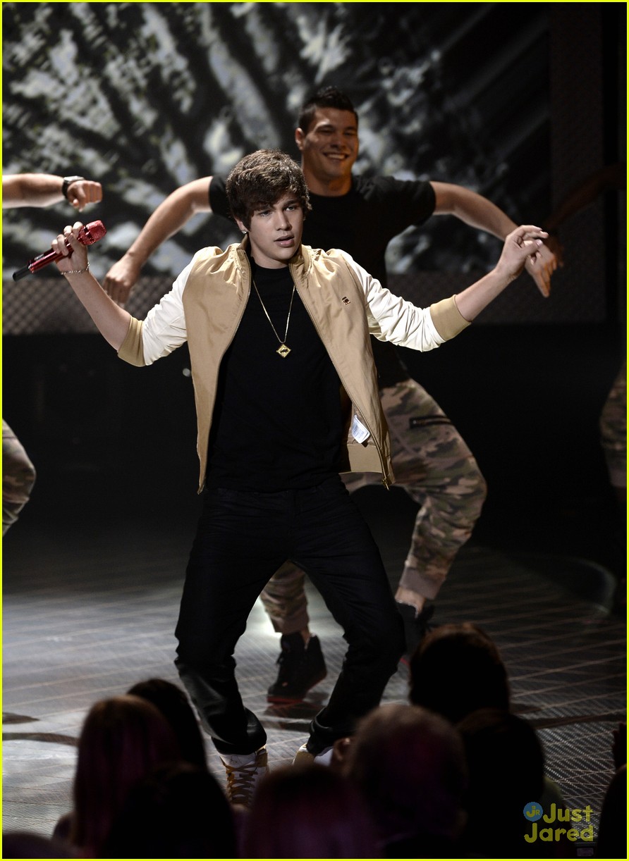 austin mahone young hollywood awards 2013 performance watch now 01