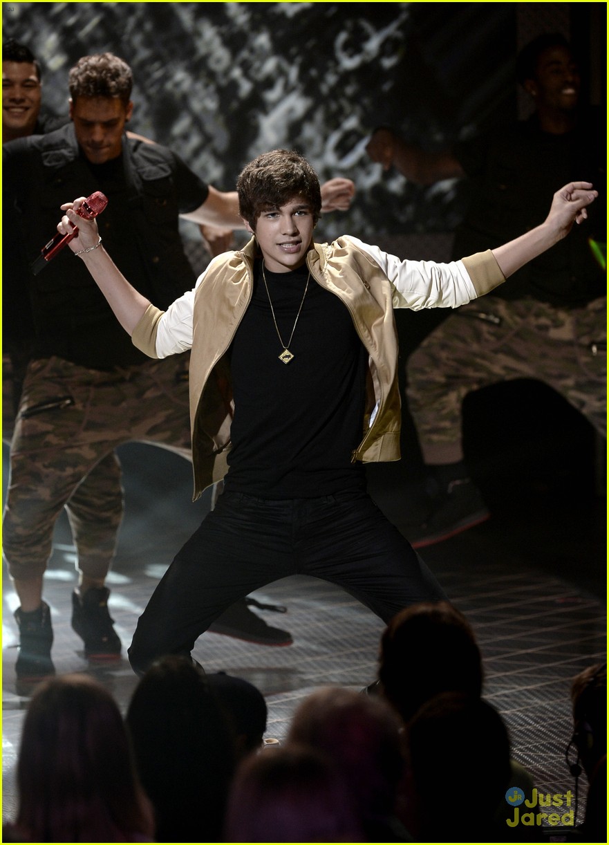 austin mahone young hollywood awards 2013 performance watch now 08