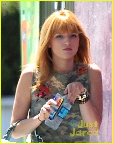 bella thorne day out with sister dani 01