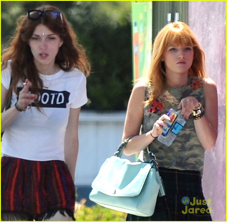 bella thorne day out with sister dani 03