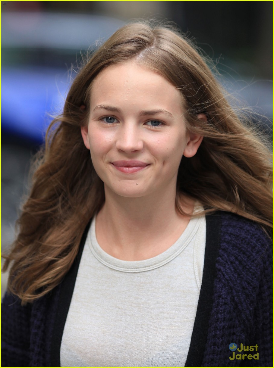 britt robertson day off from tomorrowland filming 10