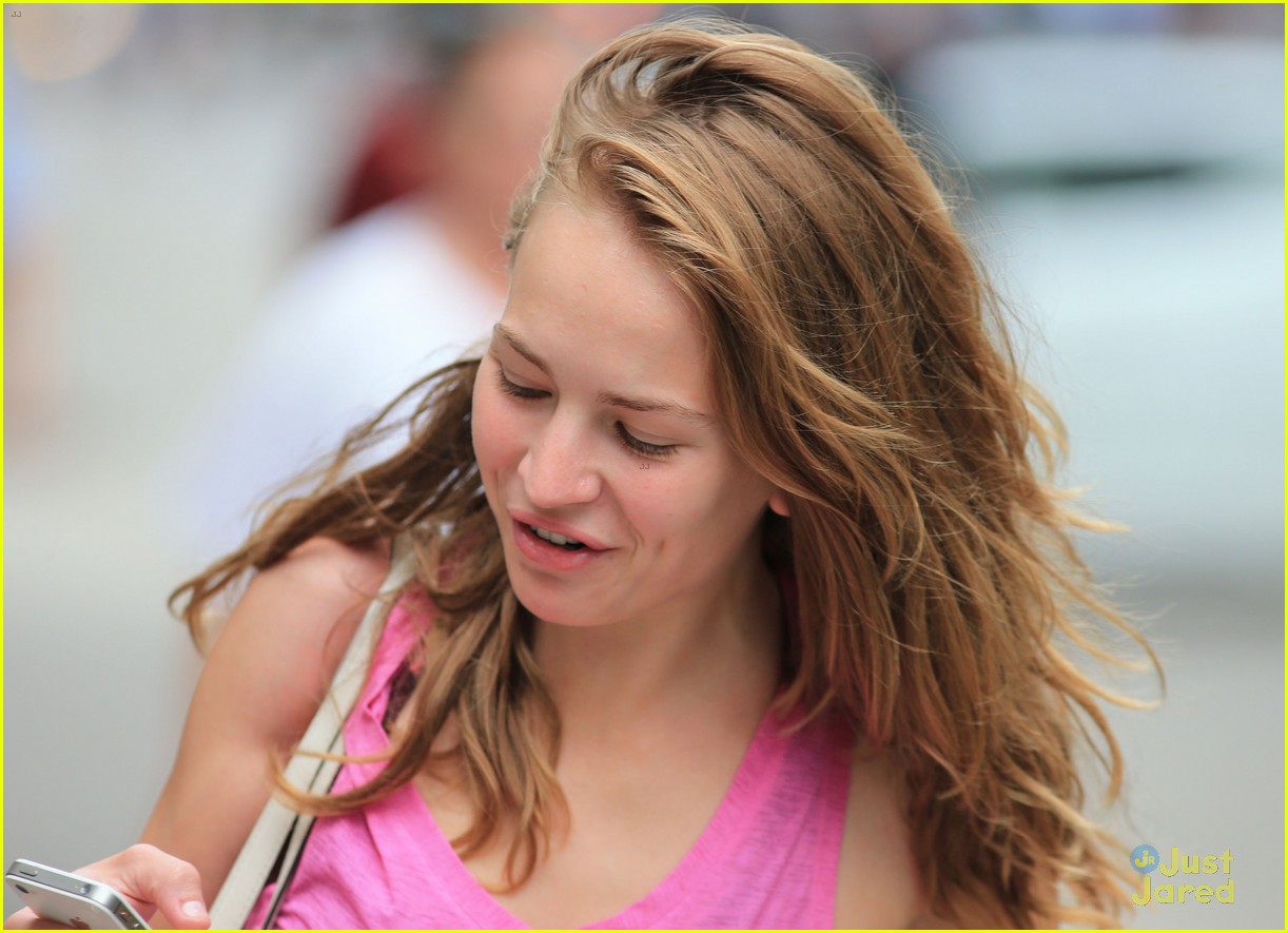 britt robertson day off from tomorrowland filming 14