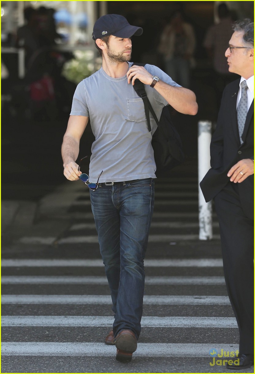 chace crawford lax arrival 08