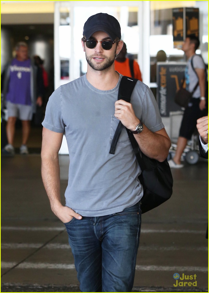 chace crawford lax arrival 11