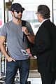 chace crawford lax arrival 01