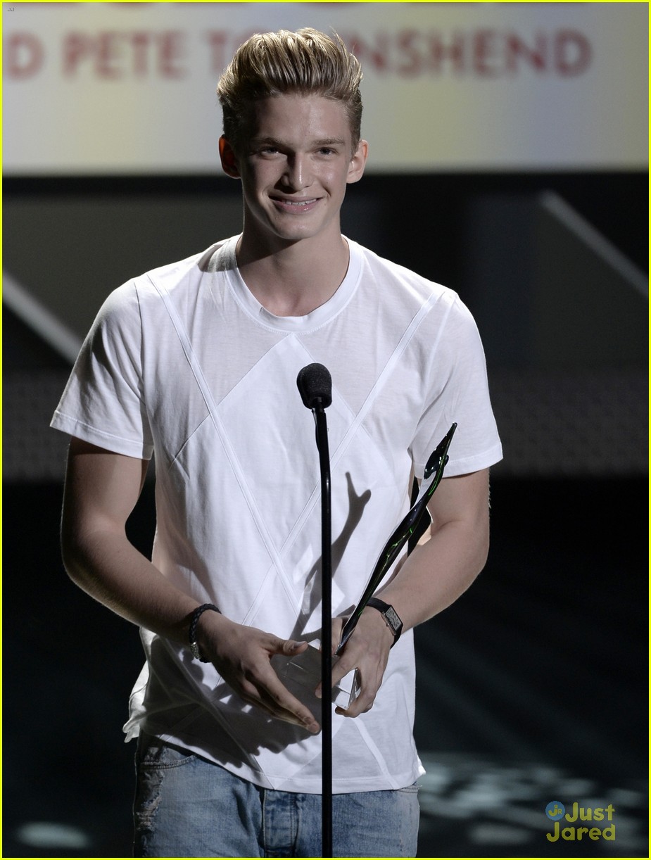 cody simpson young hollywood award 2013 performance watch now 02