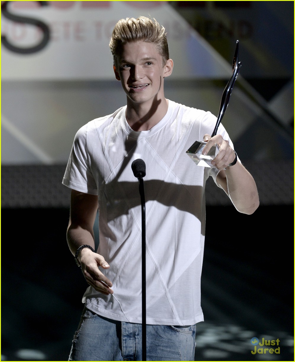 cody simpson young hollywood award 2013 performance watch now 06