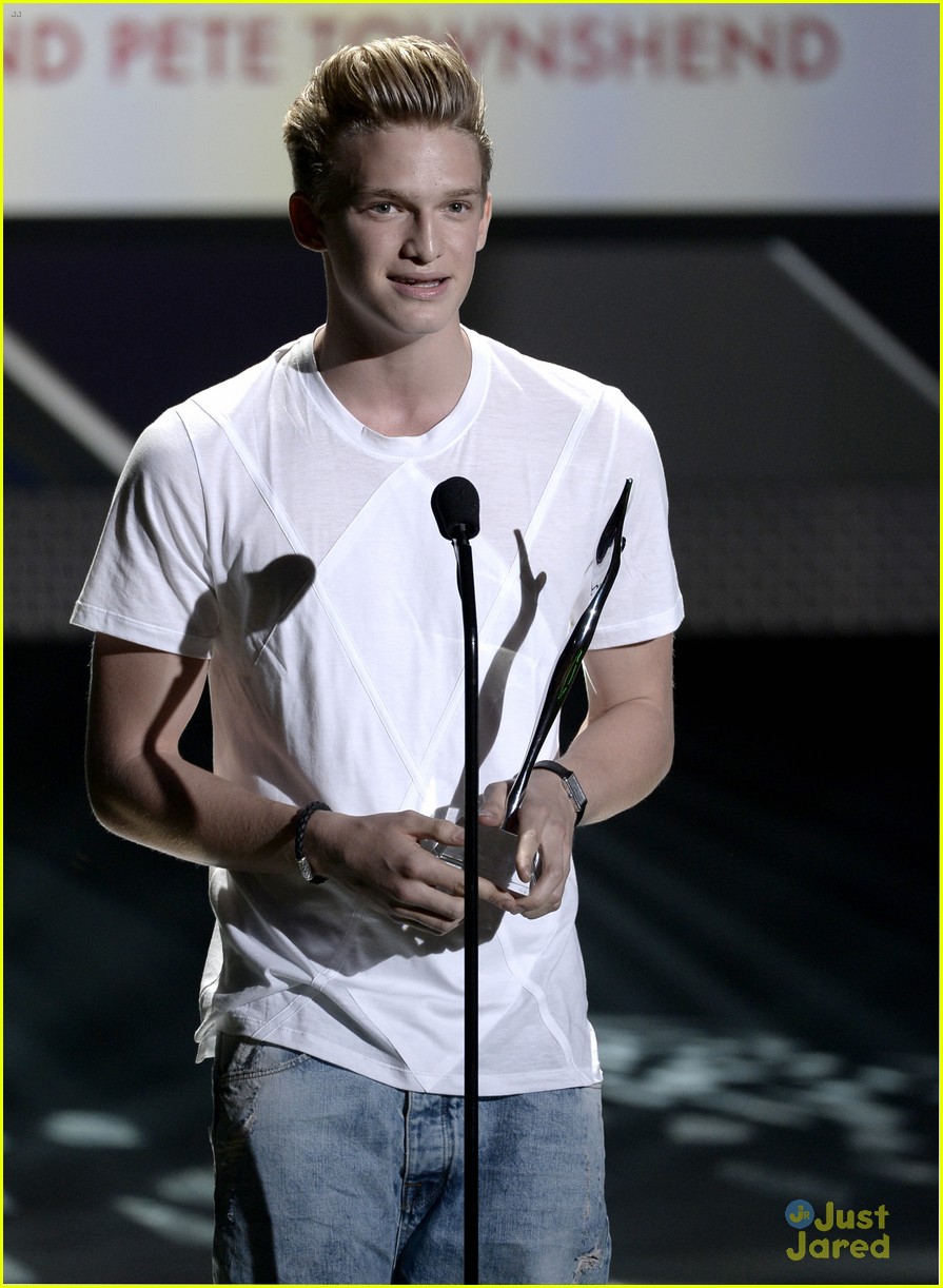 cody simpson young hollywood award 2013 performance watch now 07