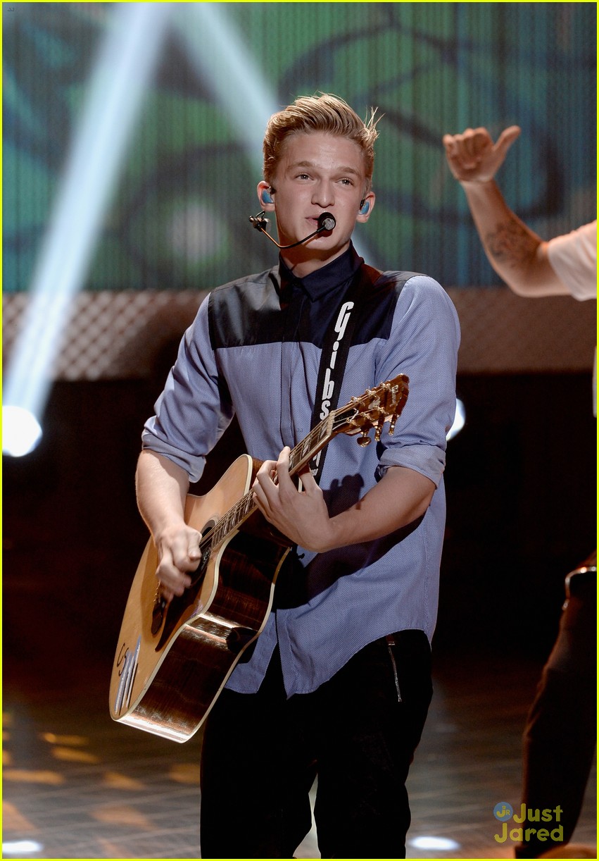cody simpson young hollywood award 2013 performance watch now 13