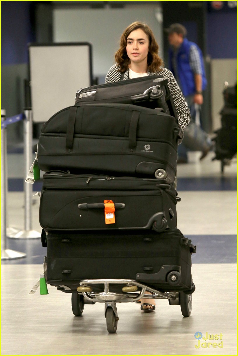 lily collins lax arrival hug 06