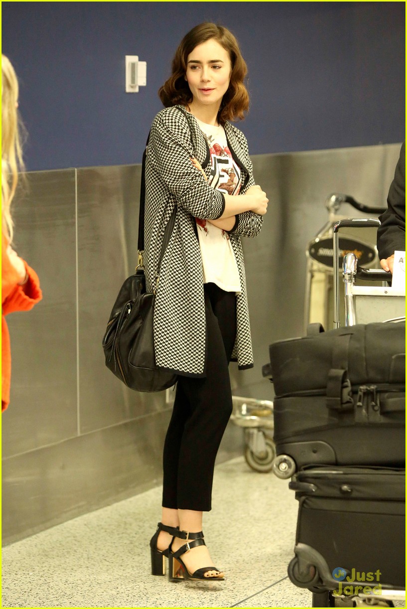 lily collins lax arrival hug 08