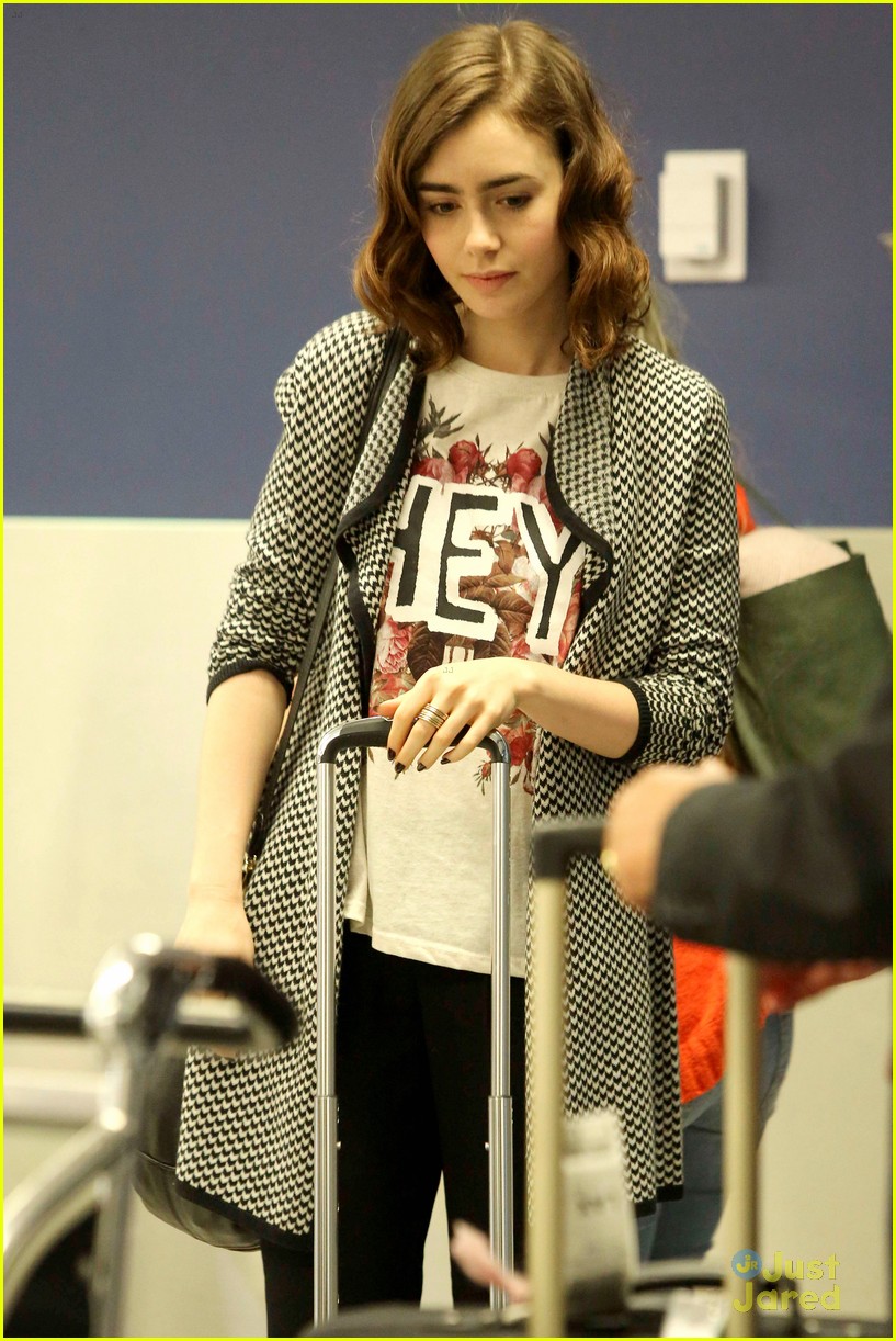 lily collins lax arrival hug 10