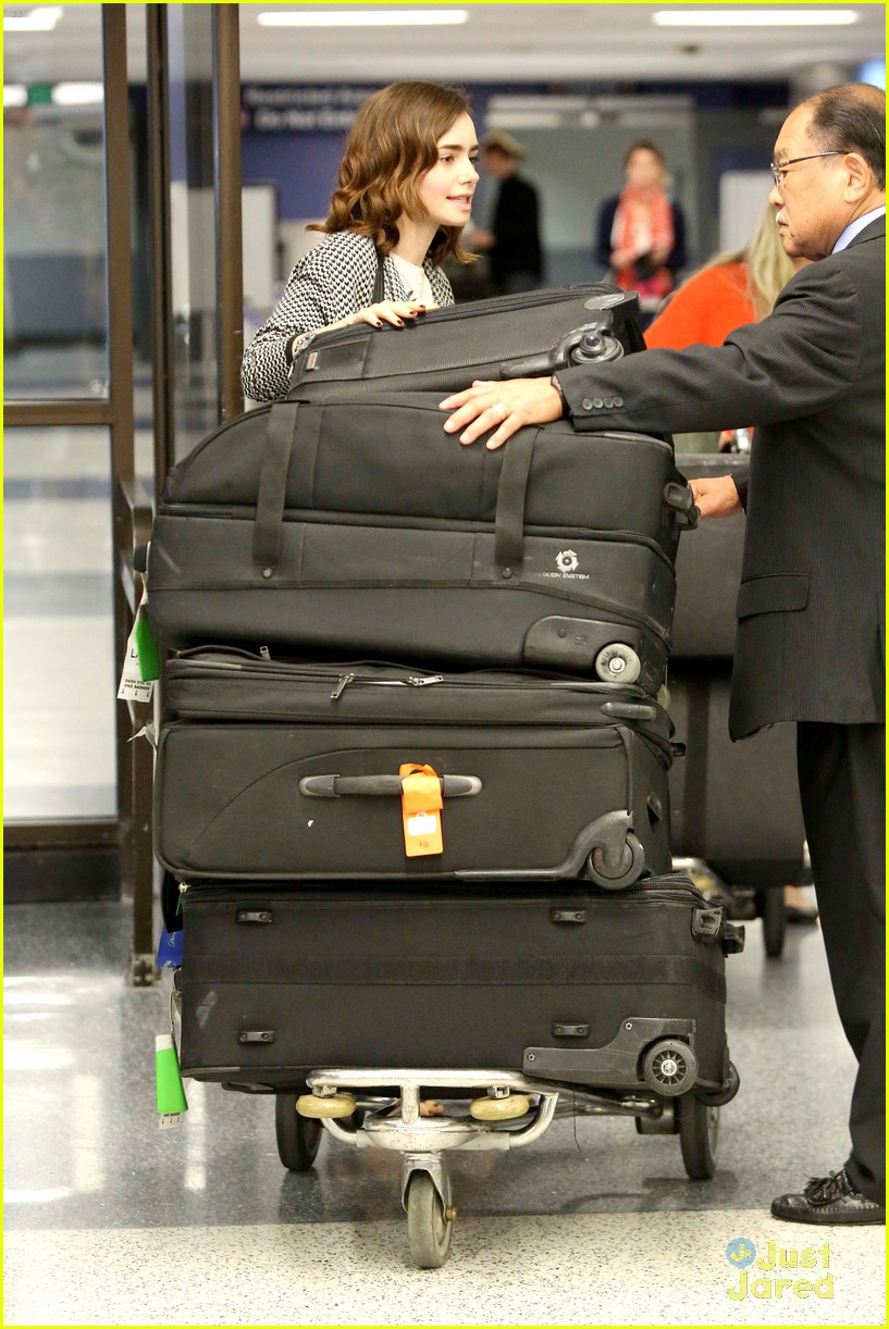 lily collins lax arrival hug 16