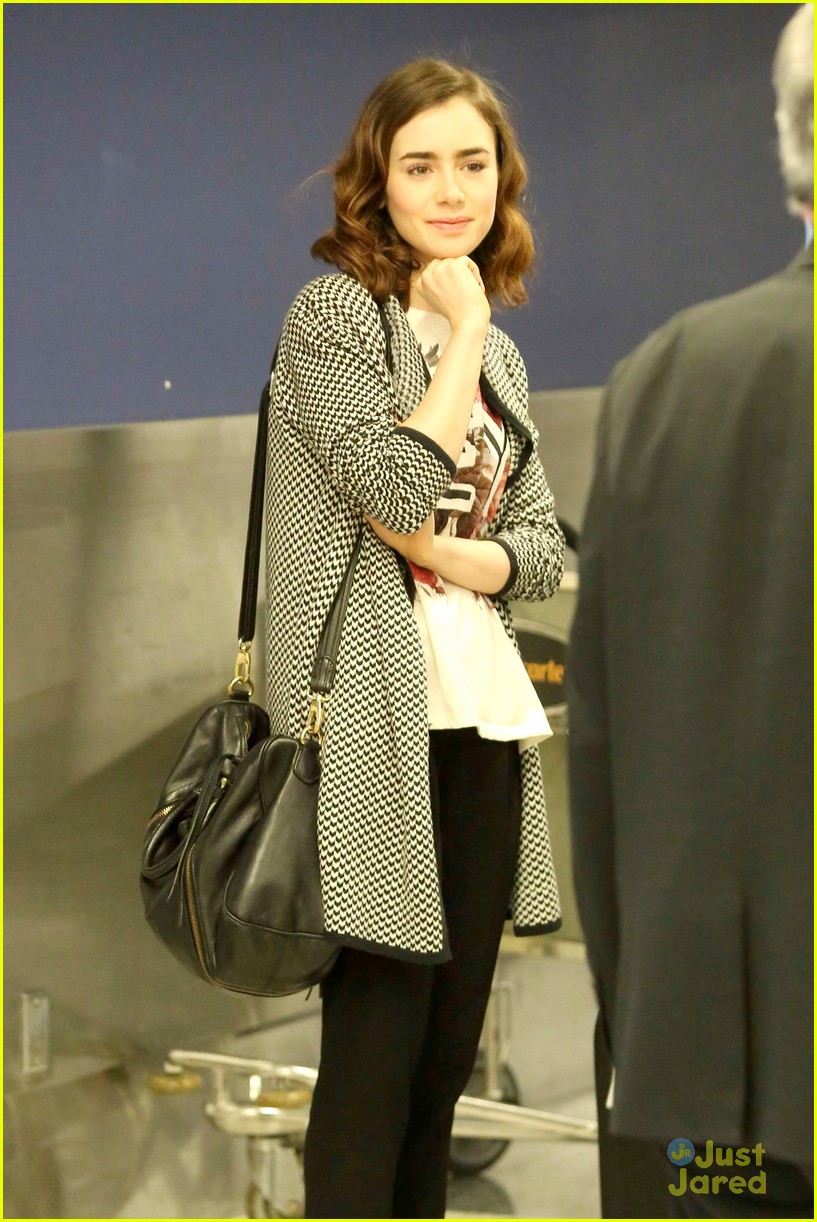 lily collins lax arrival hug 17