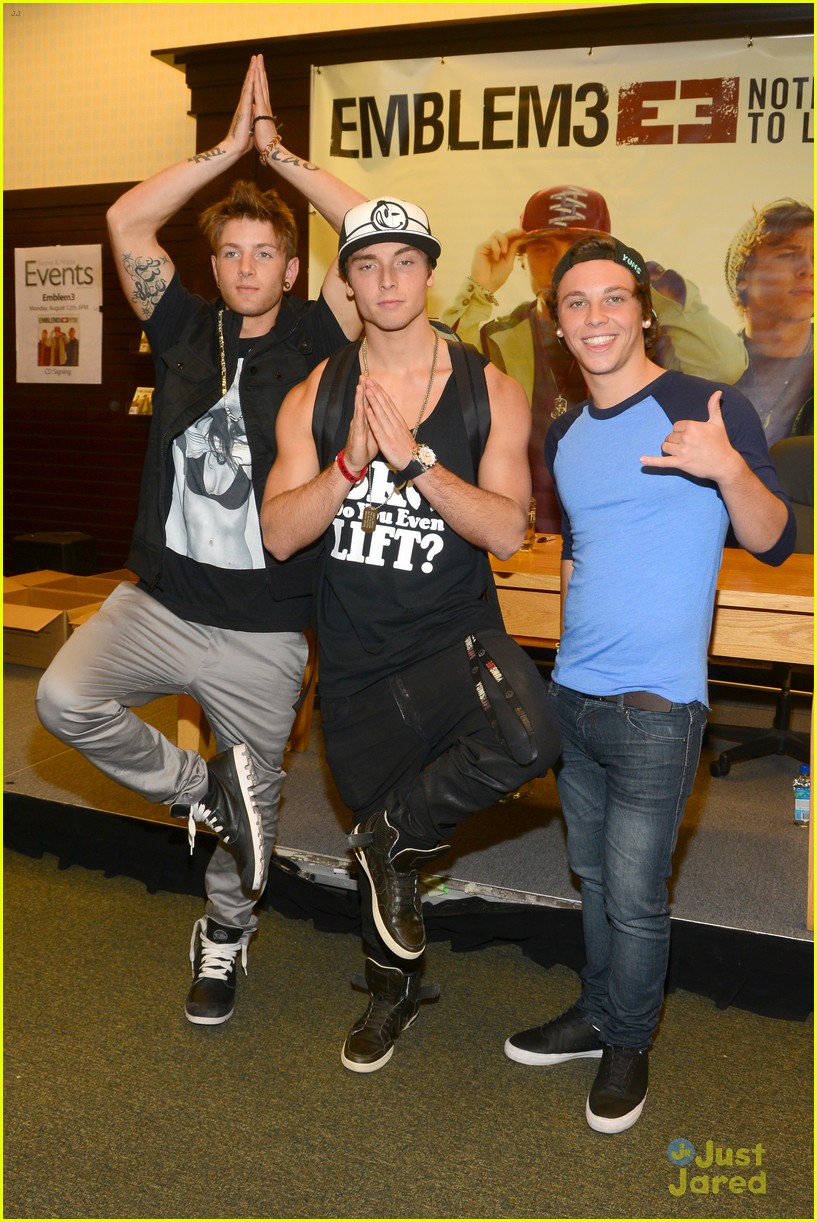 emblem3 nothing to lose signing at the grove 03