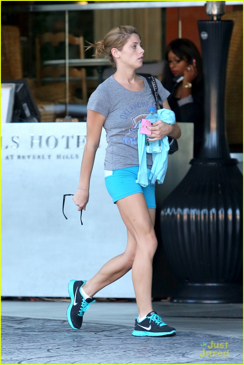 ashley greene two looks two gyms 08