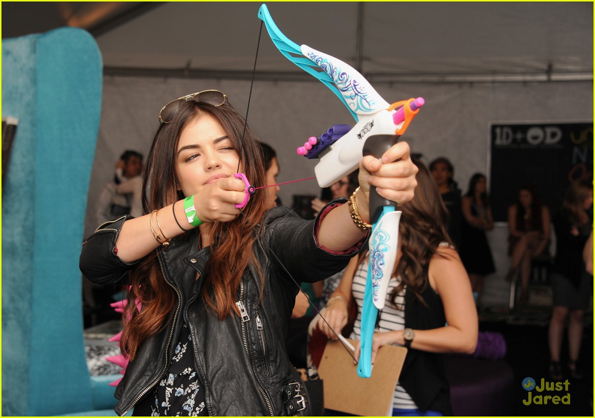 lucy hale gifting before tcas 00