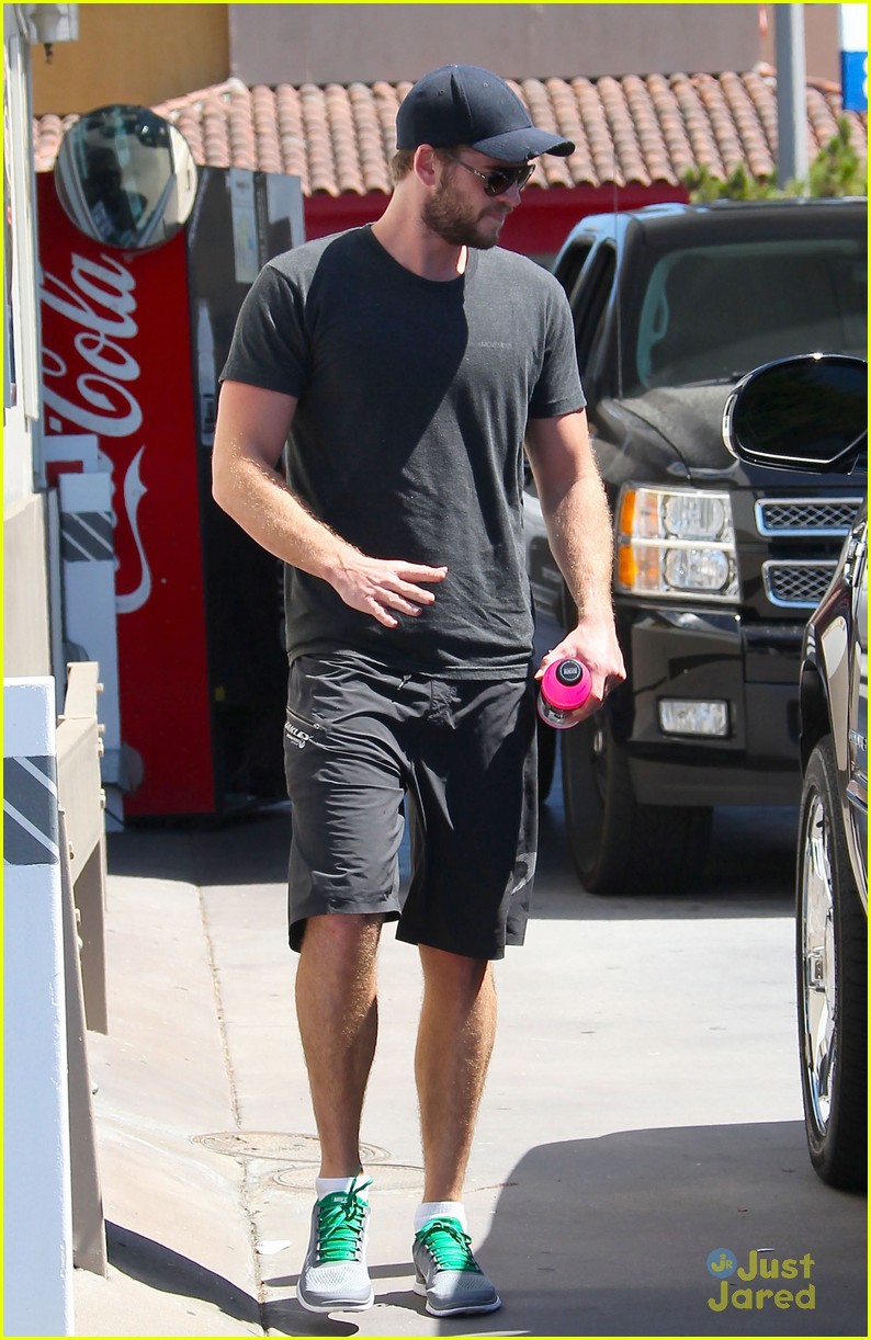 liam hemsworth hope you get to see paranoia 02
