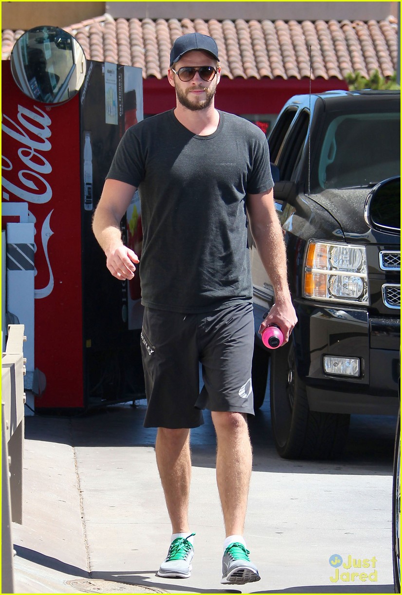 liam hemsworth hope you get to see paranoia 13