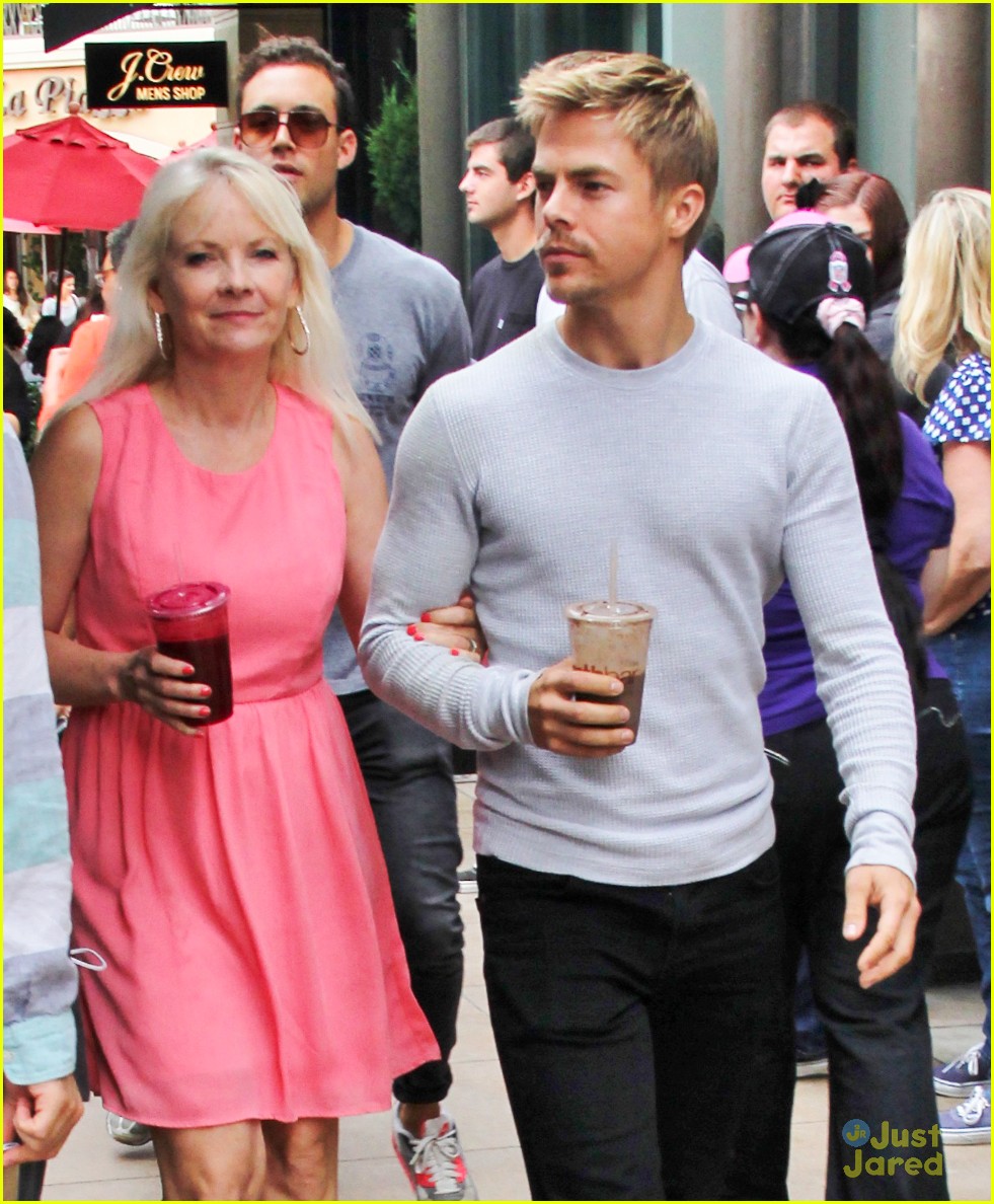 derek hough day out with mom mari anne 03