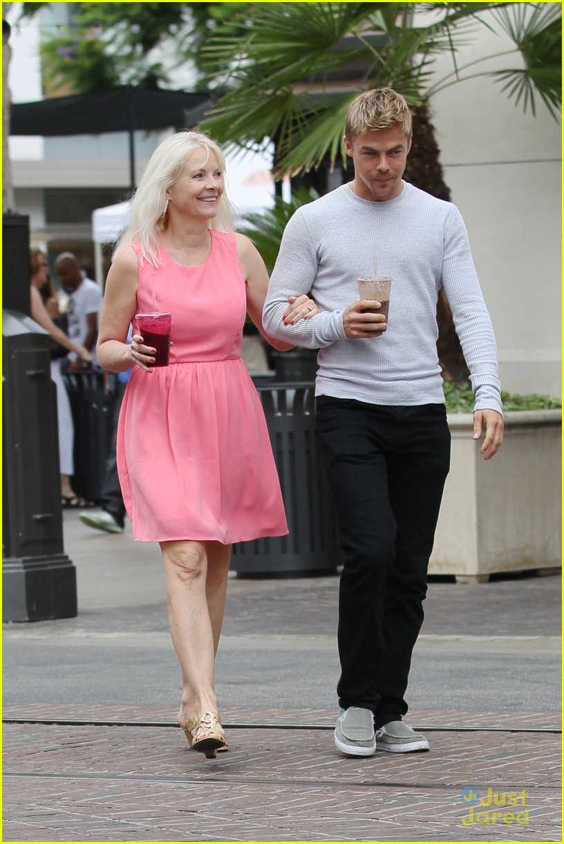 derek hough day out with mom mari anne 09