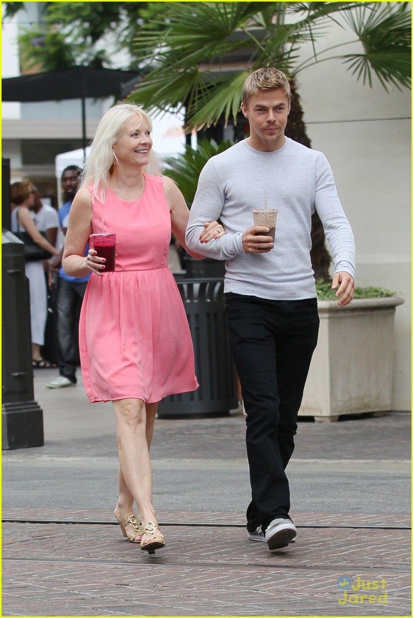 derek hough day out with mom mari anne 10