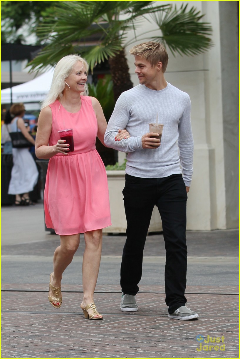 derek hough day out with mom mari anne 13