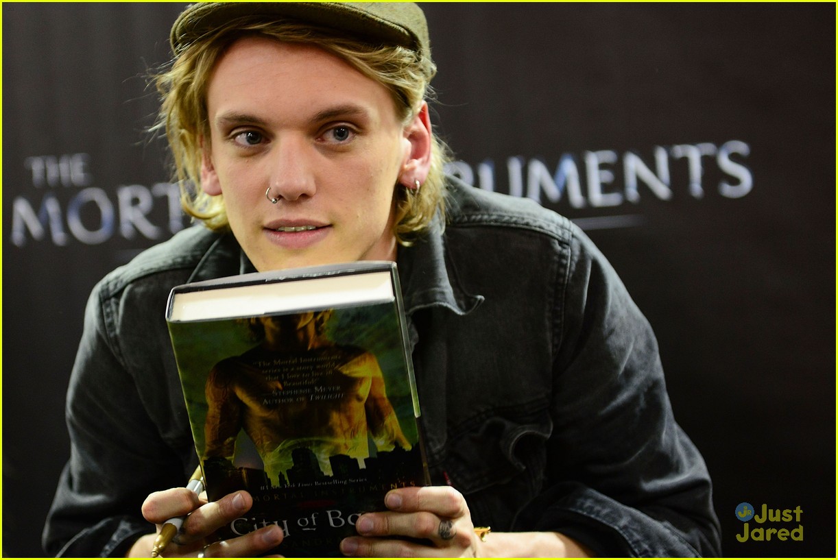 jamie campbell bower lily collins philly tmi 14