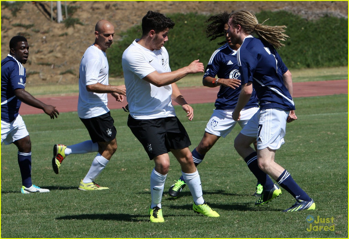 jonas brothers charity soccer game 01