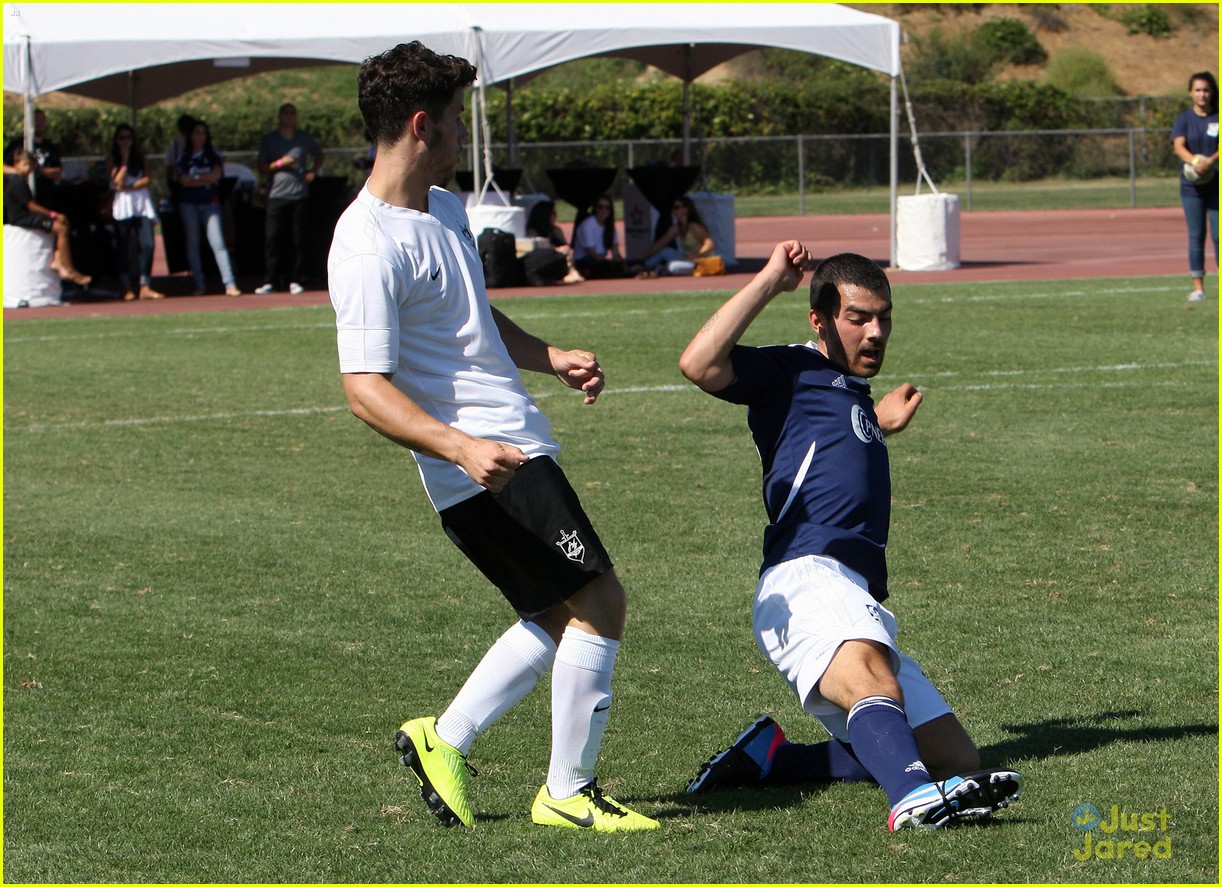 jonas brothers charity soccer game 06