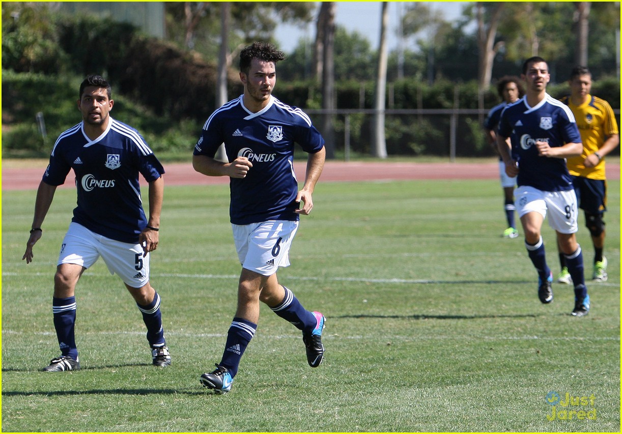 jonas brothers charity soccer game 07