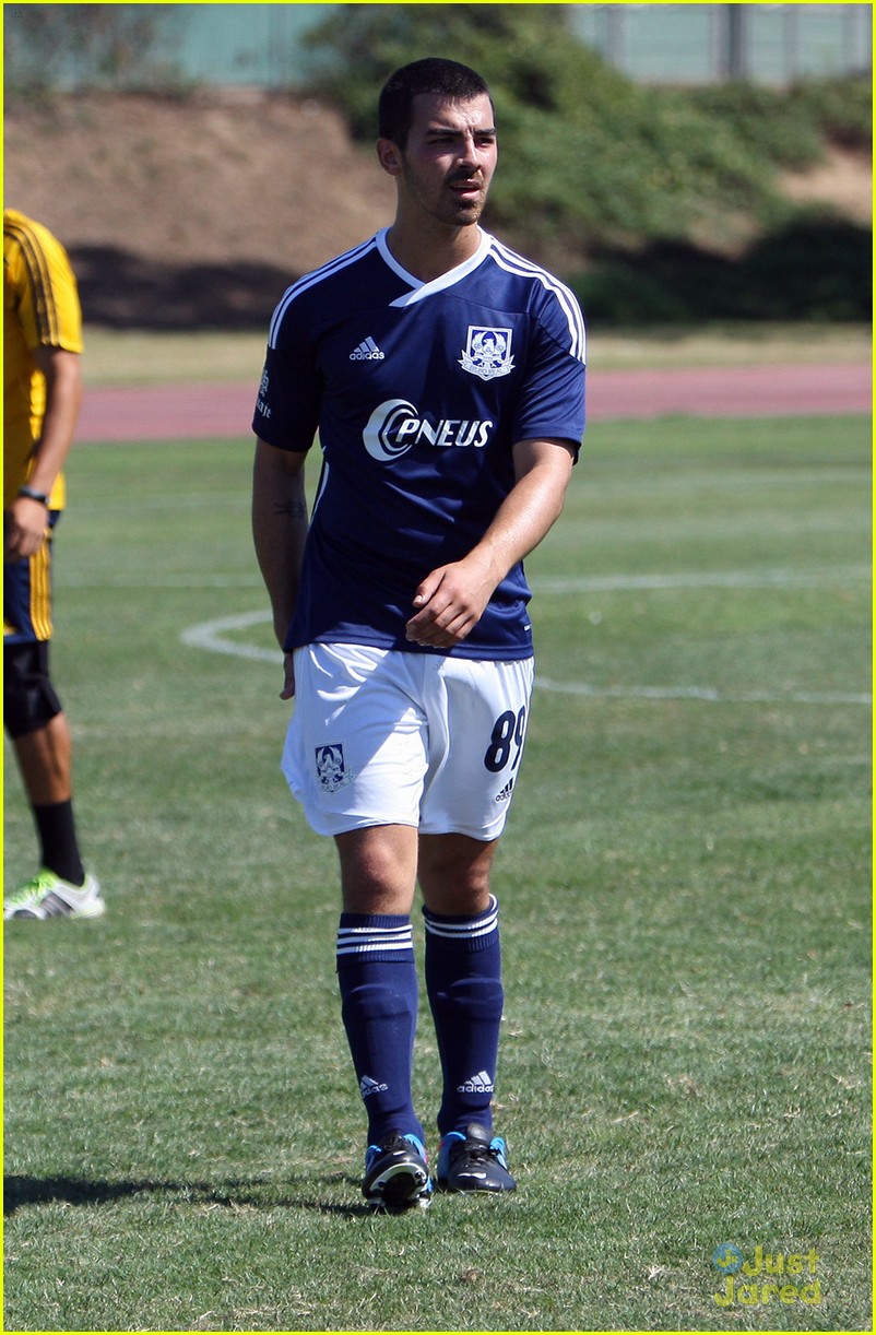 jonas brothers charity soccer game 08