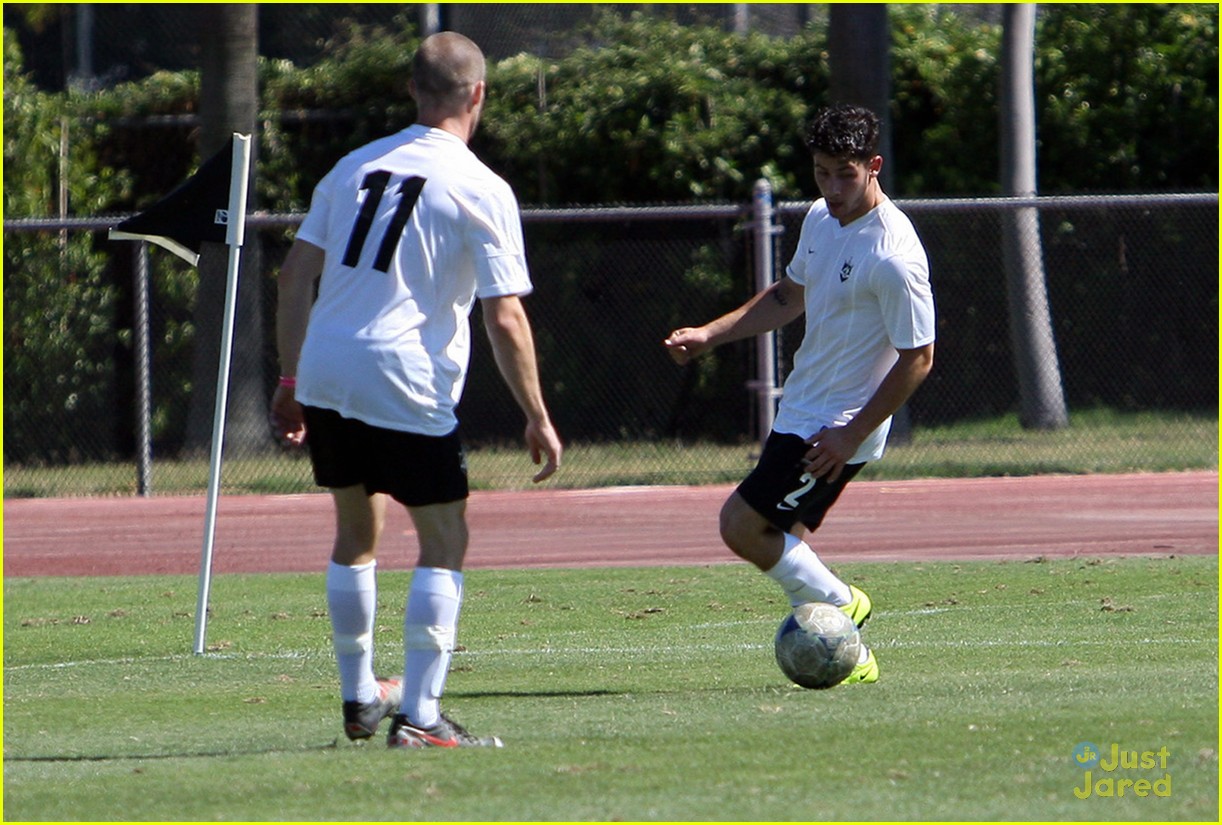 jonas brothers charity soccer game 09