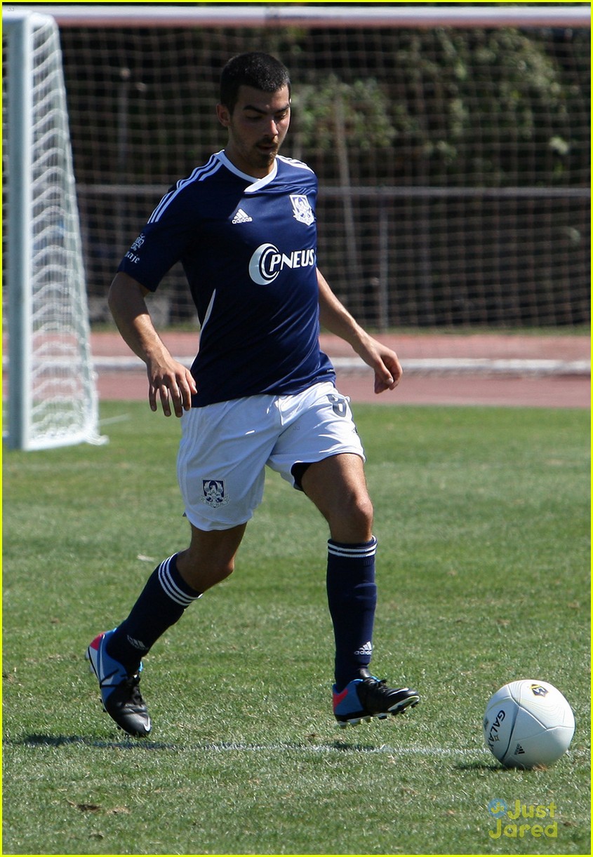 jonas brothers charity soccer game 10