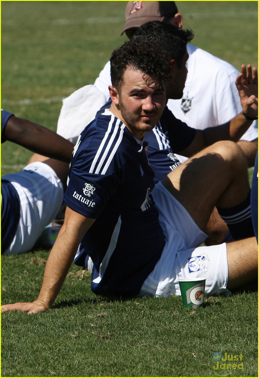jonas brothers charity soccer game 13
