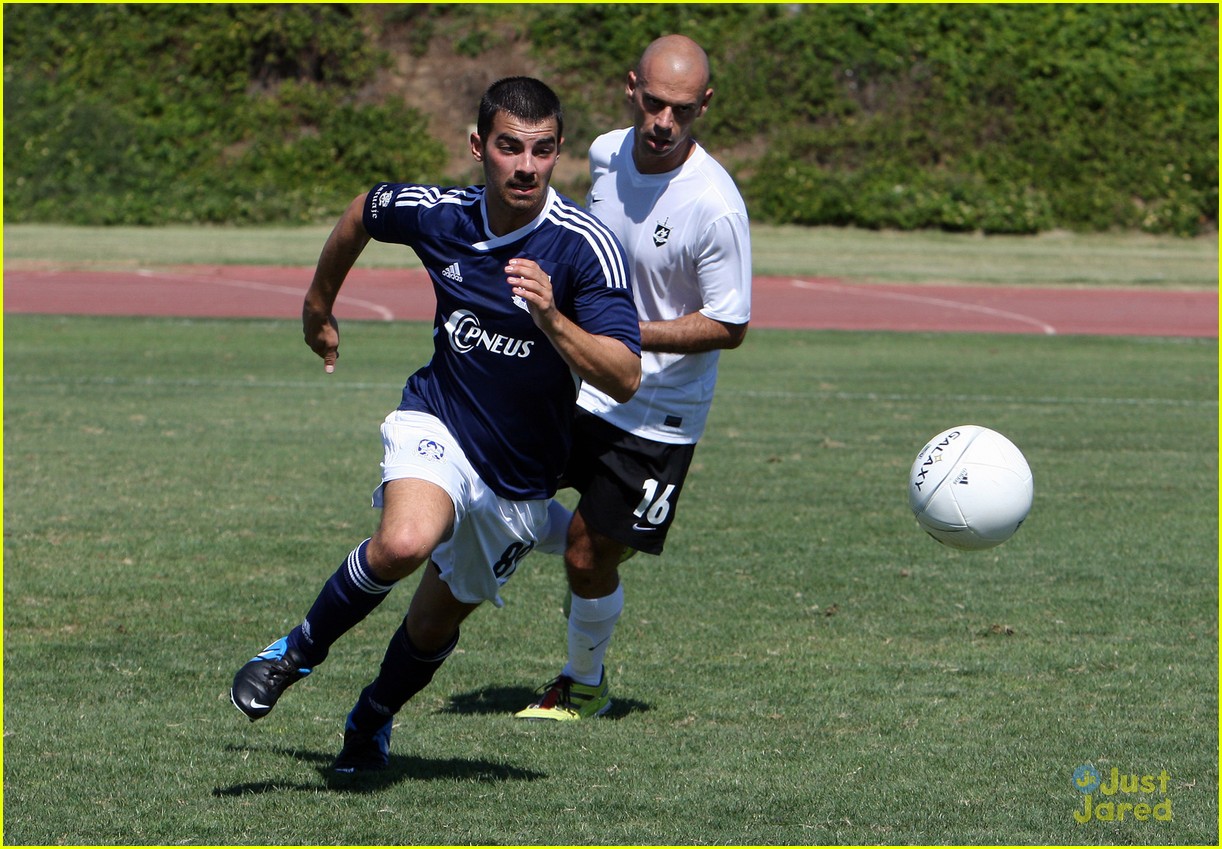 jonas brothers charity soccer game 15